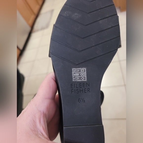 New Eileen Fisher Black Tumbled Leather Ankle Strap Wedge Samdal Size 6.5 - Picture 8 of 8